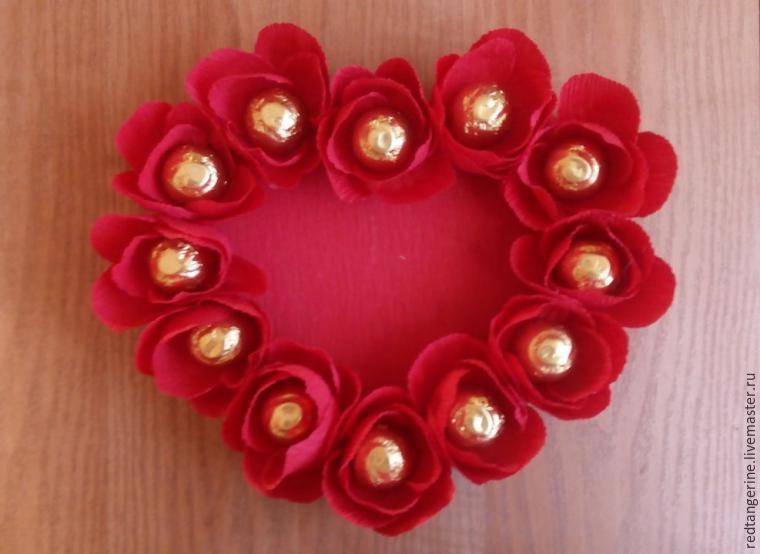 corazón decorado con rosas