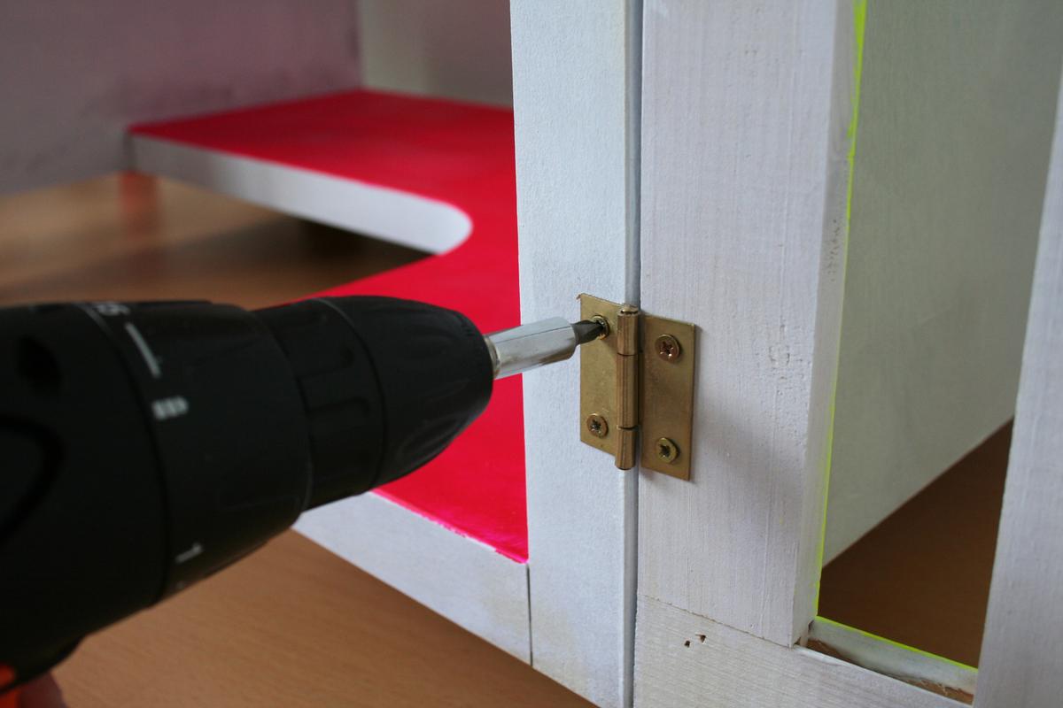 Escritorio reformado con pintura Fluor Paint La Pajarita. Fluor furniture. Muebles fluor. Desafío Handbox