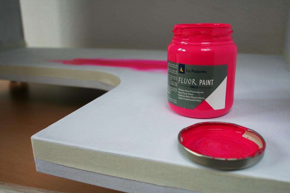 Escritorio reformado con pintura Fluor Paint La Pajarita. Fluor furniture. Muebles fluor. Desafío Handbox