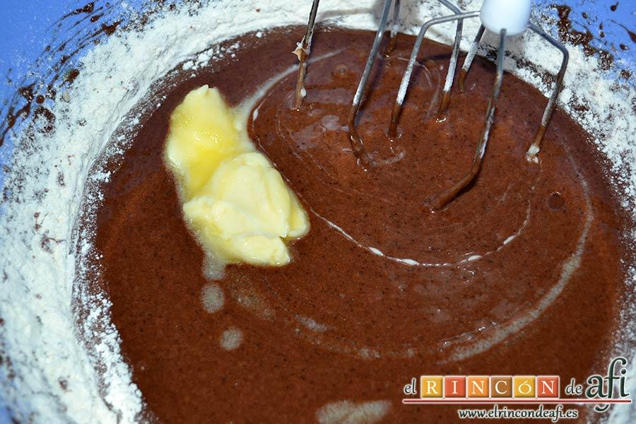 Brownie de Nutella, añadir la mantequilla