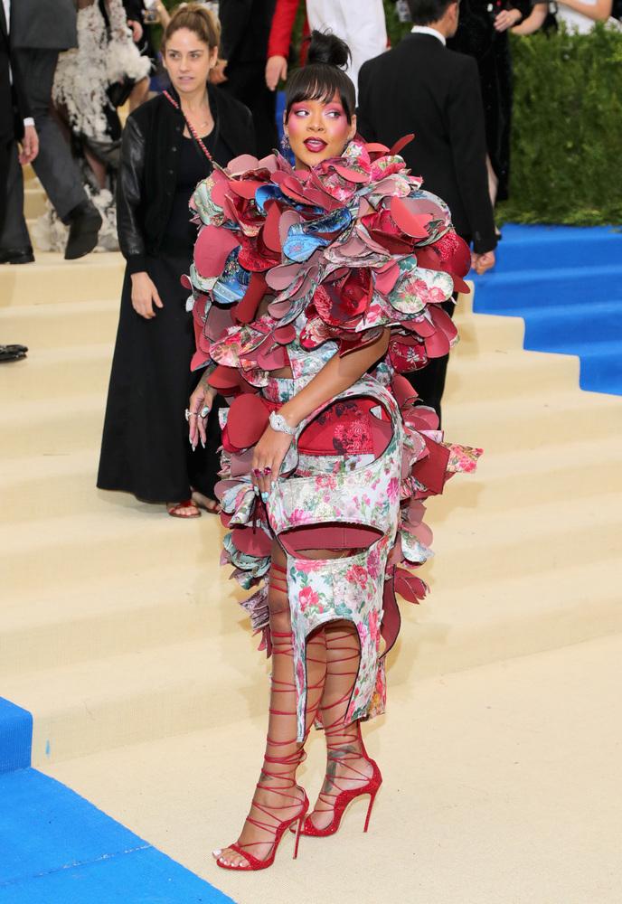 Rihanna - Mejores outfits y peores estilismos Gala Met 2017