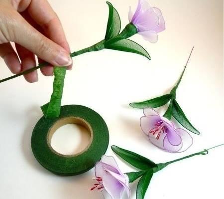 flores de medias y alambre