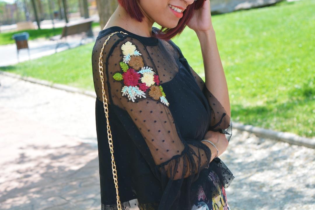 Top de tul y parches de flores