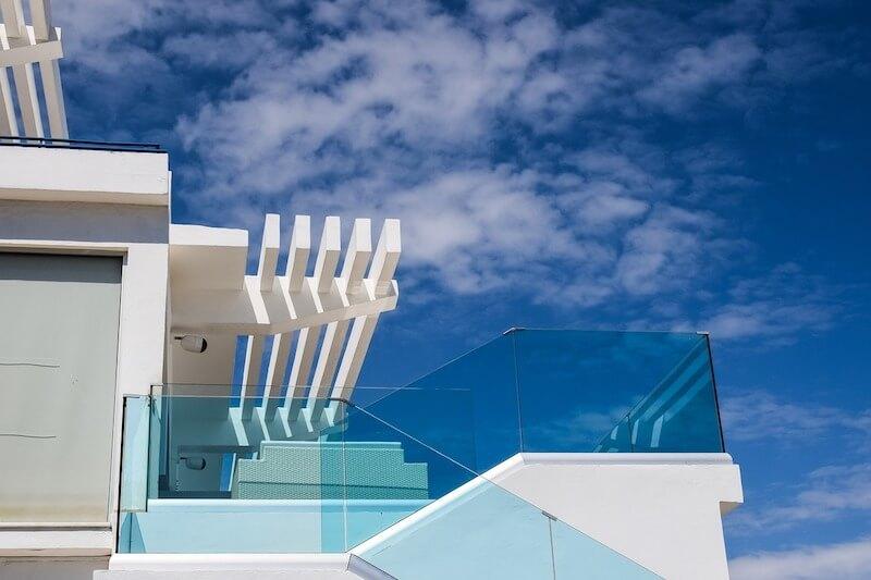 Pérgola para jardín adosada a la fachada