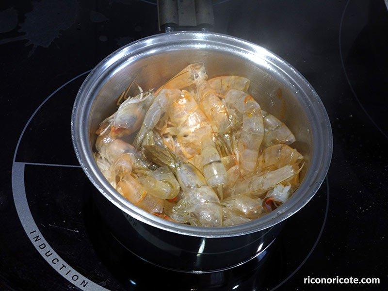 Tallarines con setas y langostinos