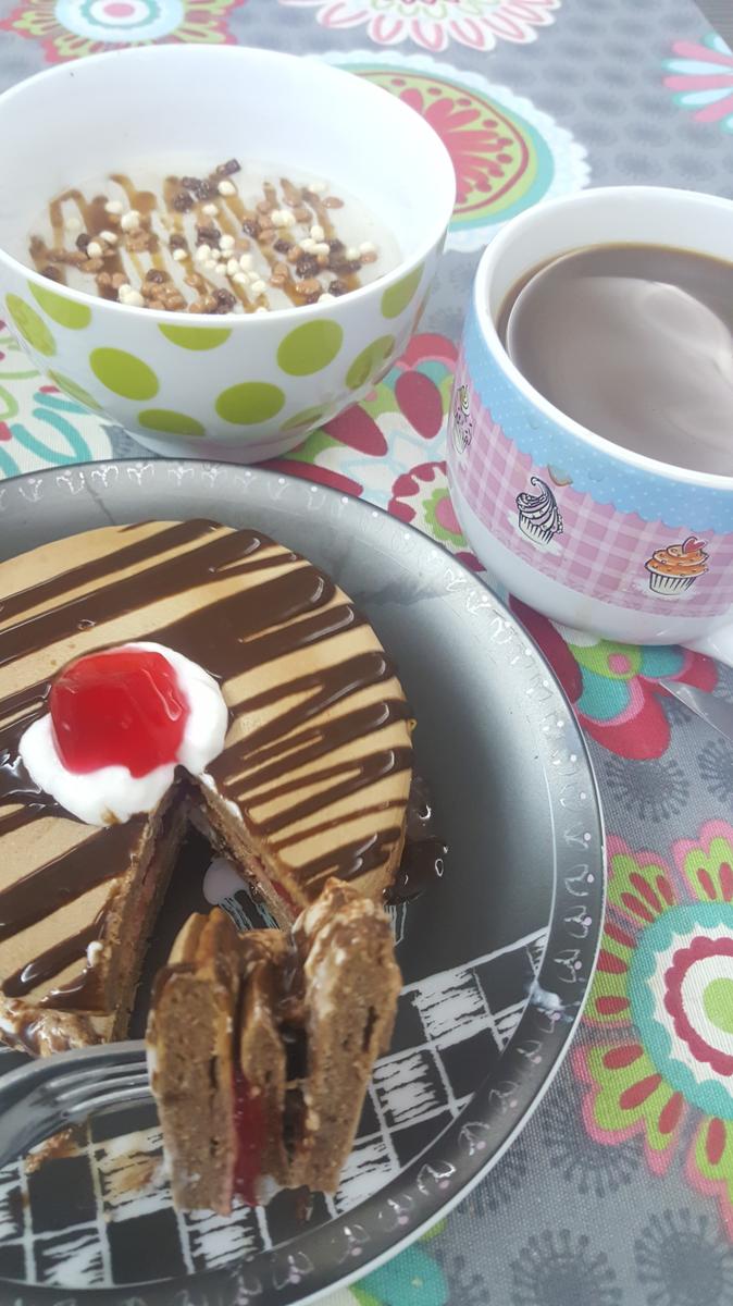 Pancakes marshmallow y fresa con sirope de choco 4