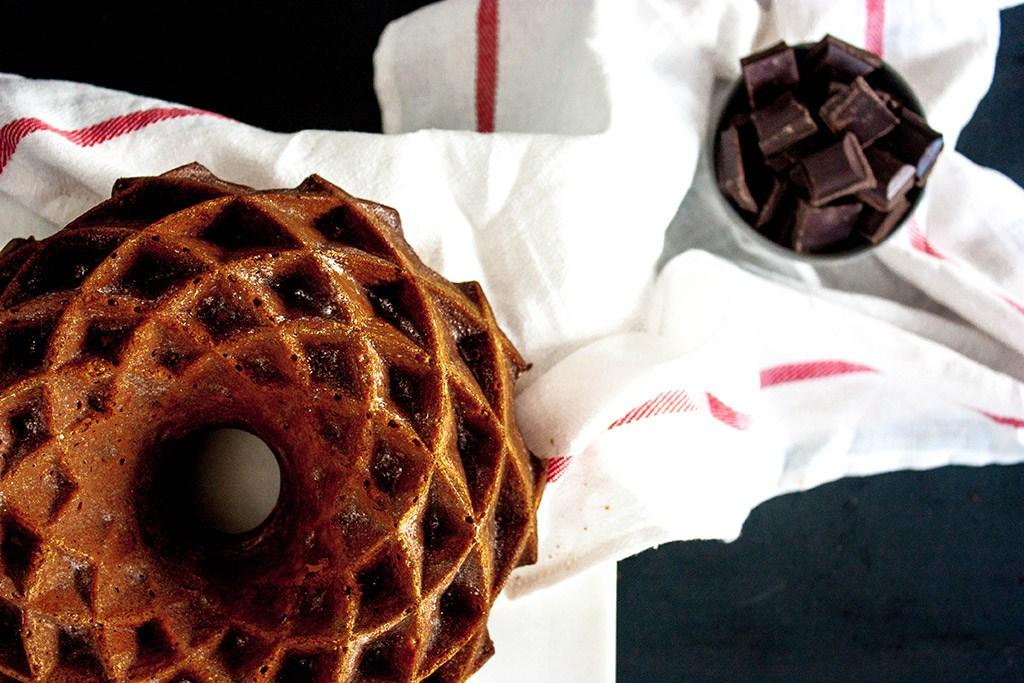 Bundt cake de naranja y chocolate