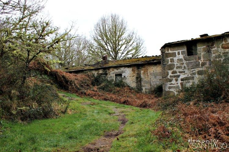 casas de piedra en el camino de santiago