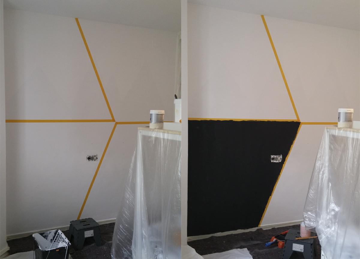 figuras geometricas en la pared de la habitación de los peques