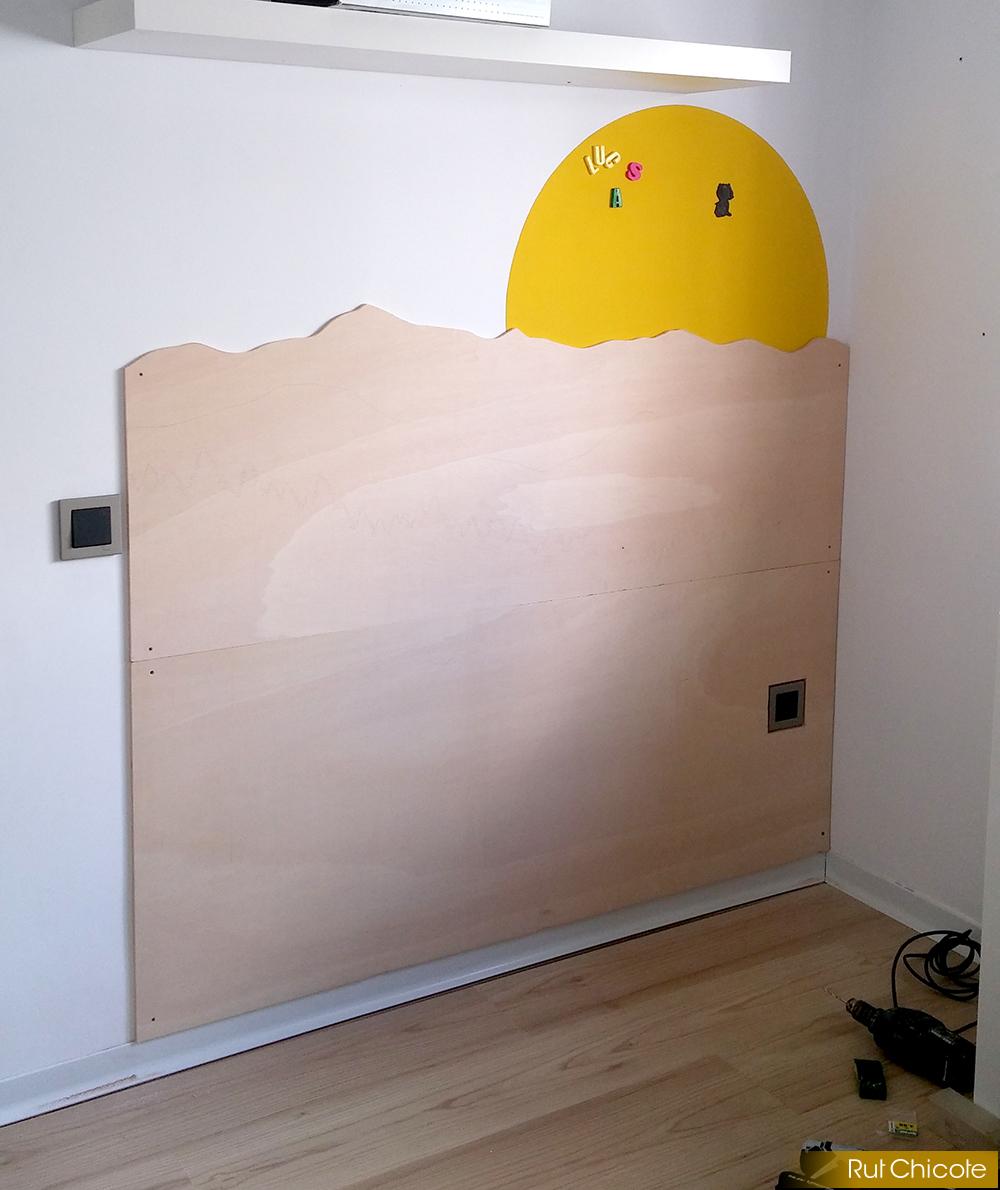 figuras geometricas en la pared de la habitación de los peques