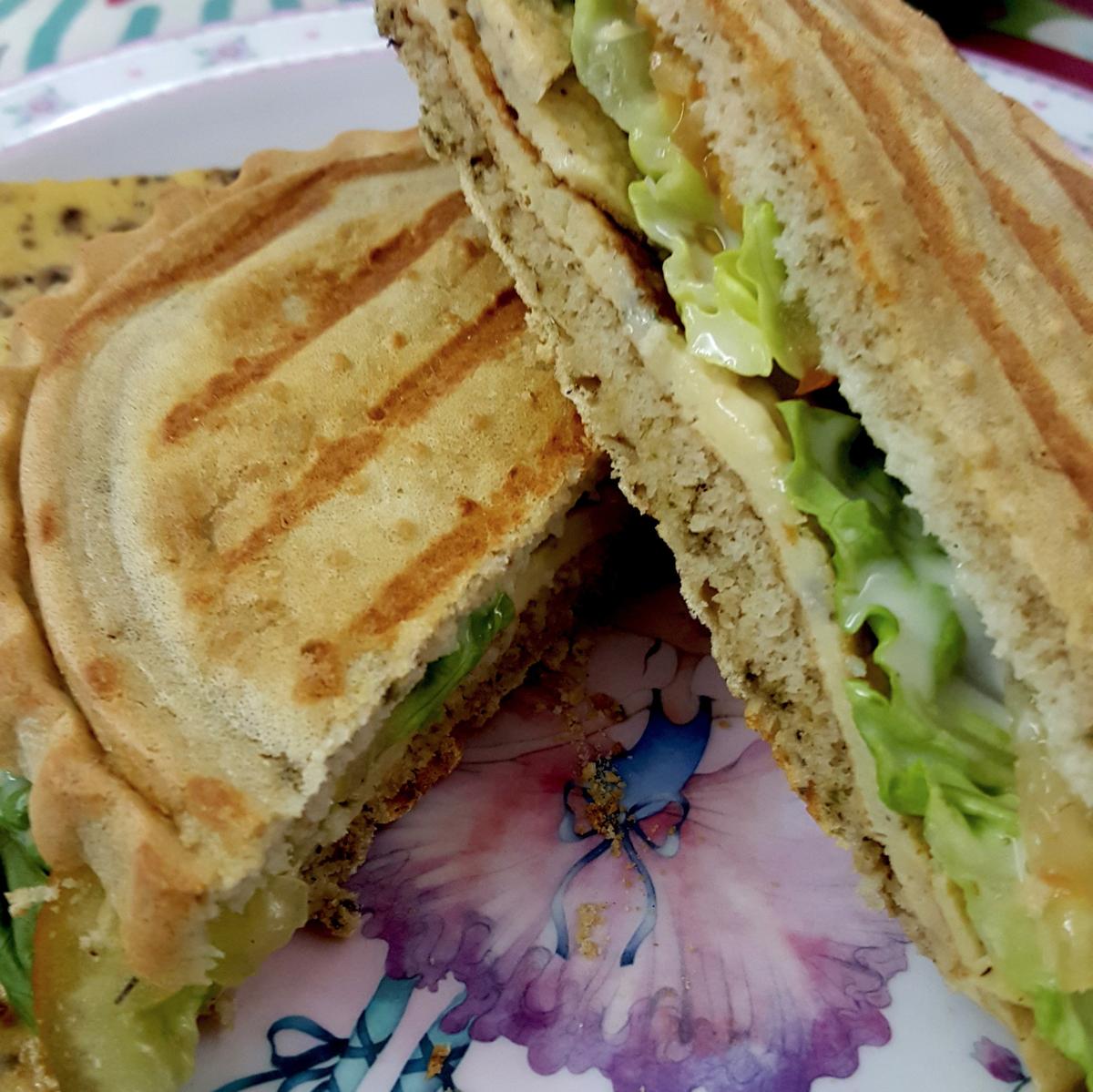 Sandwich de tortilla y vegetal