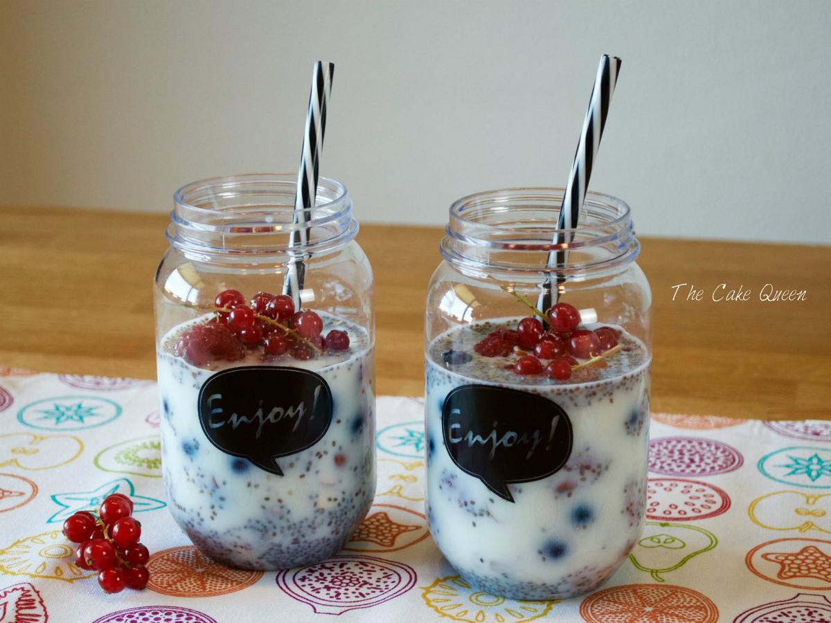 Batido de chia, almendras y frutas del bosque
