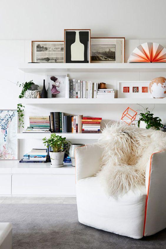 Decorar una estantería con estilo nórdico