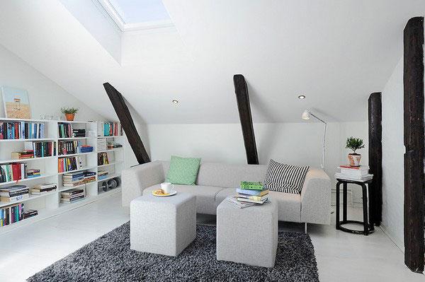 Ático en blanco con vigas