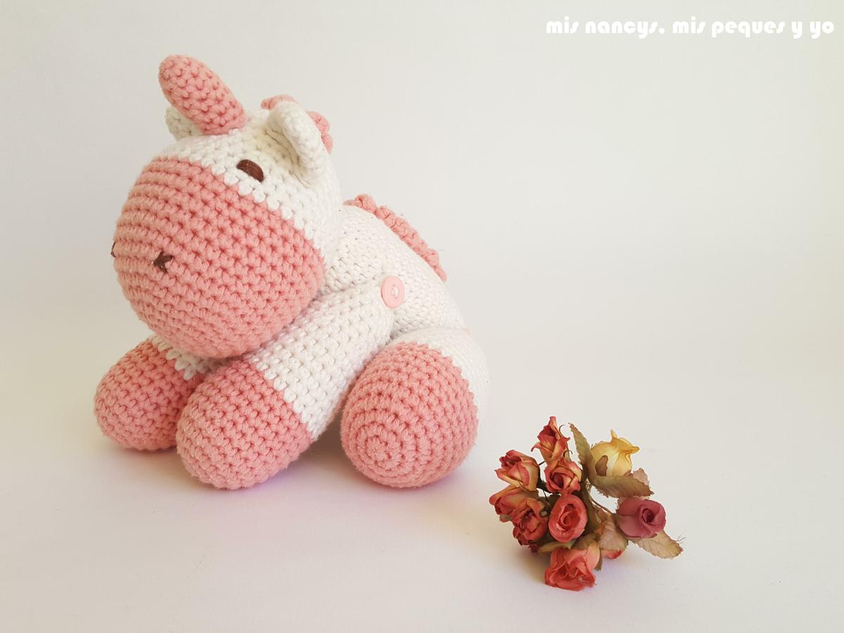 mis nancys, mis peques y yo, bebe unicornio amigurumi lateral