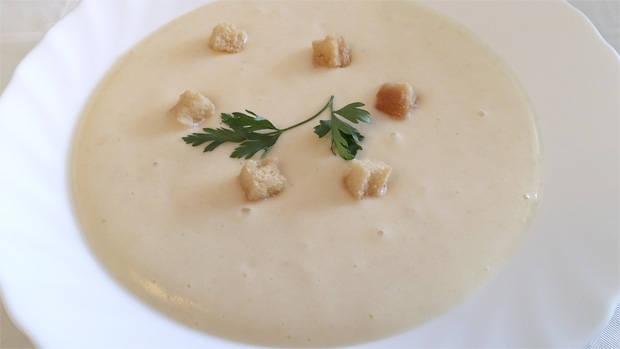 Crema de patatas con jamón de york