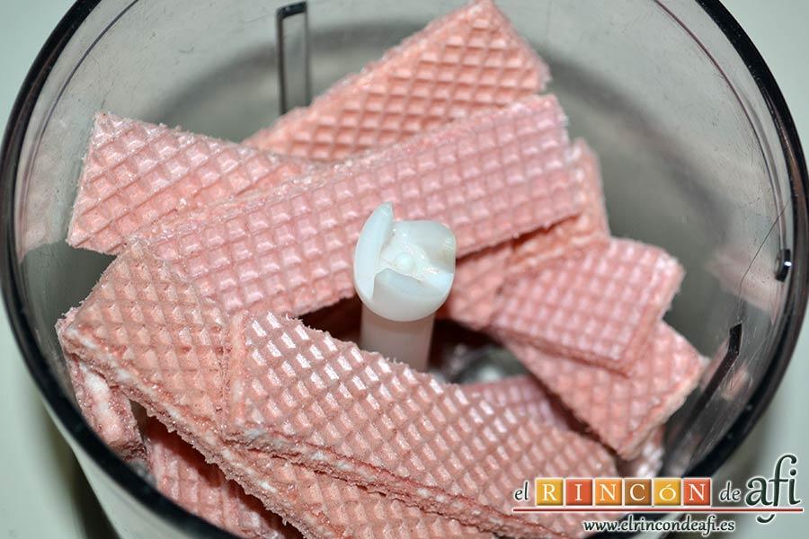 Mus de galletas cubanitos, poner los cubanitos en el vaso de la trituradora