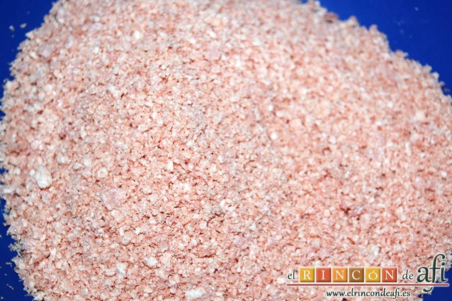 Mus de galletas cubanitos, triturar hasta que queden trozos pequeños