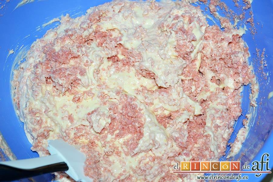 Mus de galletas cubanitos, mezclar con ayuda de una lengua