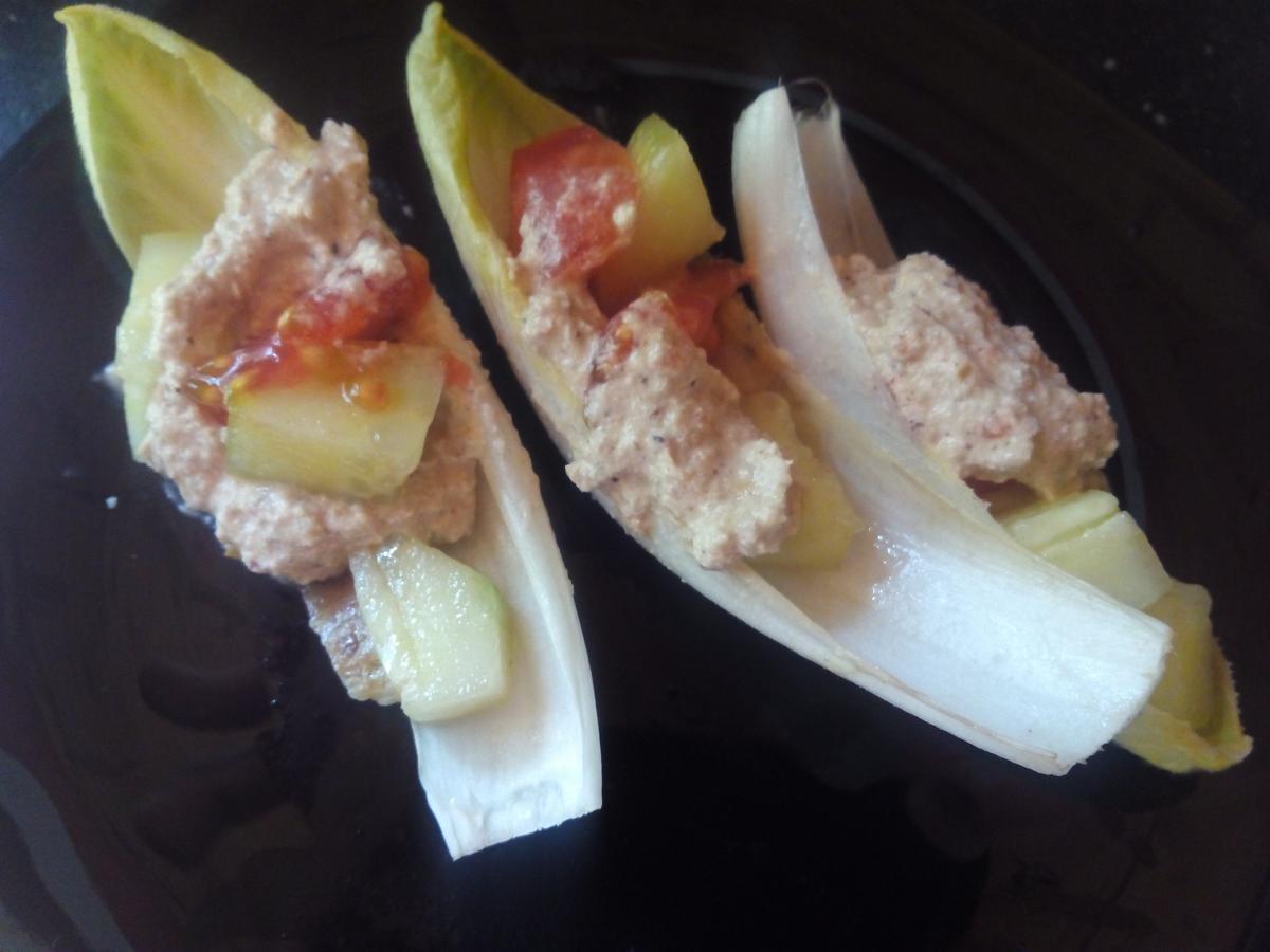 Barquitos de endivia con atun vegano raw