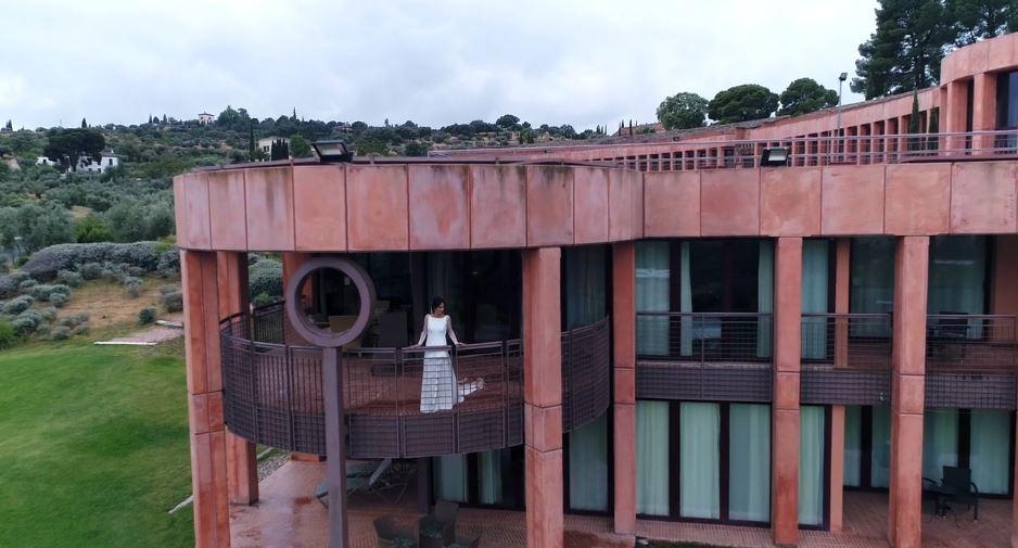 alt="vídeos de boda con drones"