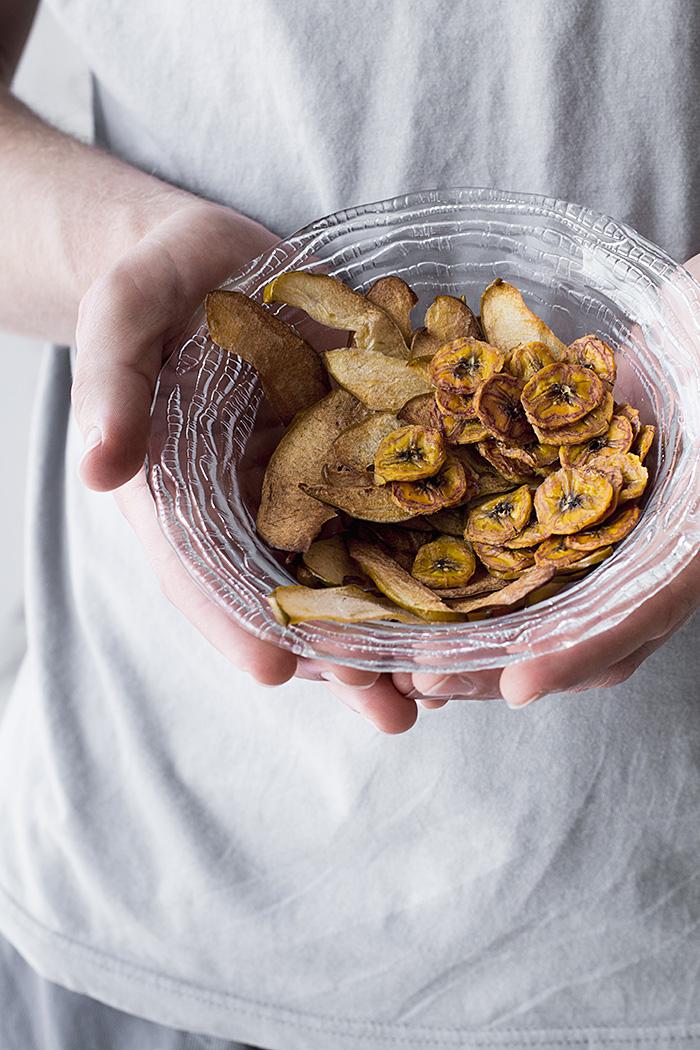 chips de manzana y plátano, bajos en calorías