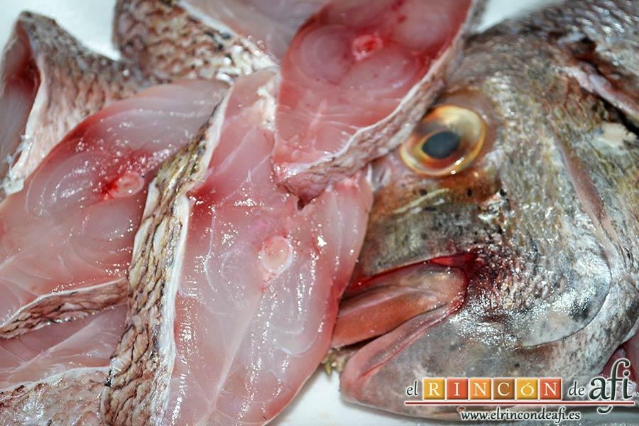 Gallegada, limpiar bien el pescado en rodajas