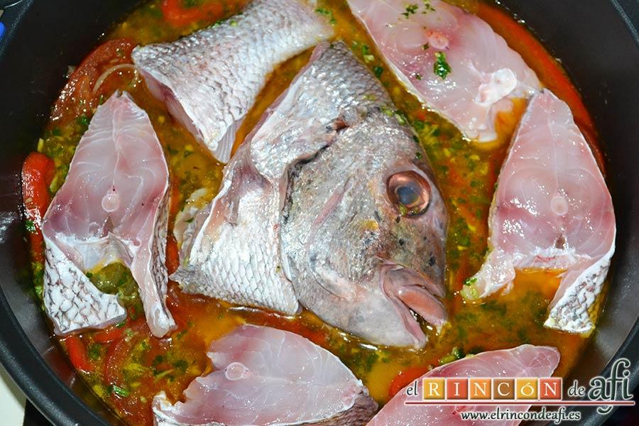 Gallegada, dejar el pescado por encima del guiso