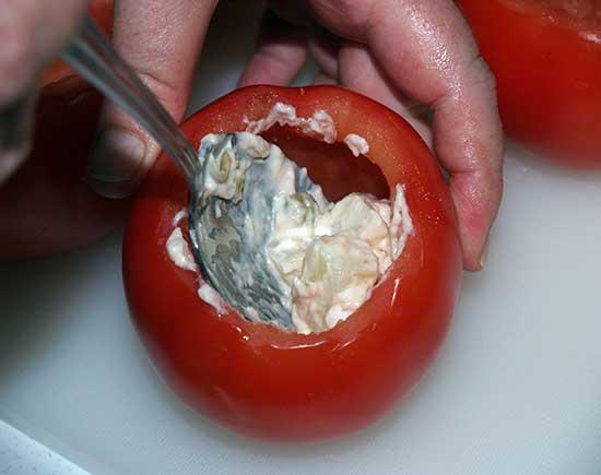 Tomates rellenos de ensaladilla