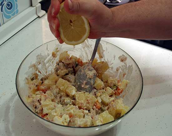 Tomates rellenos de ensaladilla