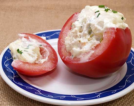 Tomates rellenos de ensaladilla
