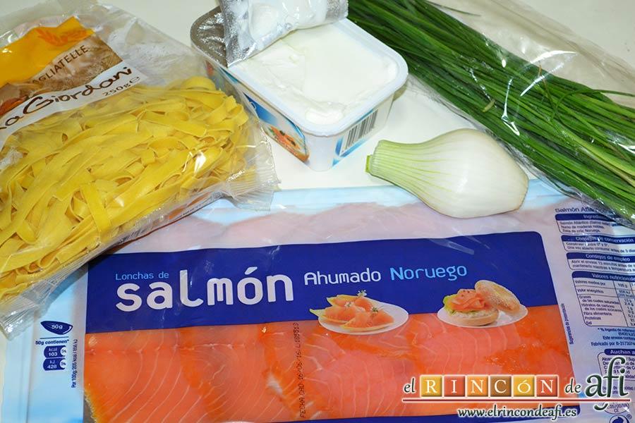 Tagliatelle con salsa de queso y salmón ahumado, preparar los ingredientes