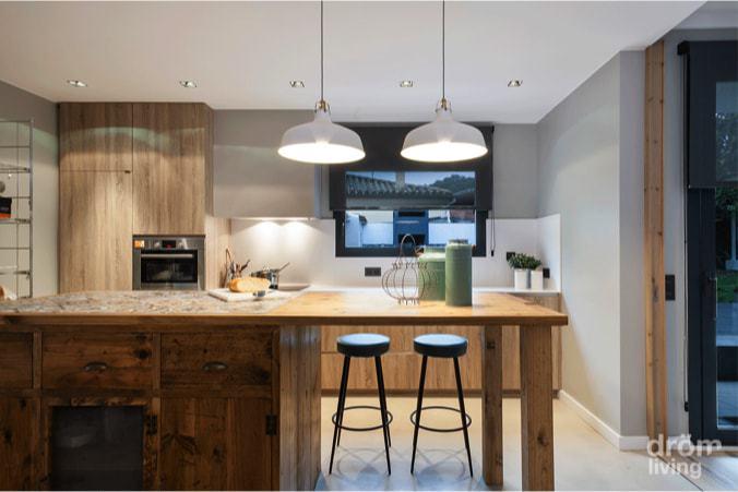 isla rústica en la reforma de esta cocina