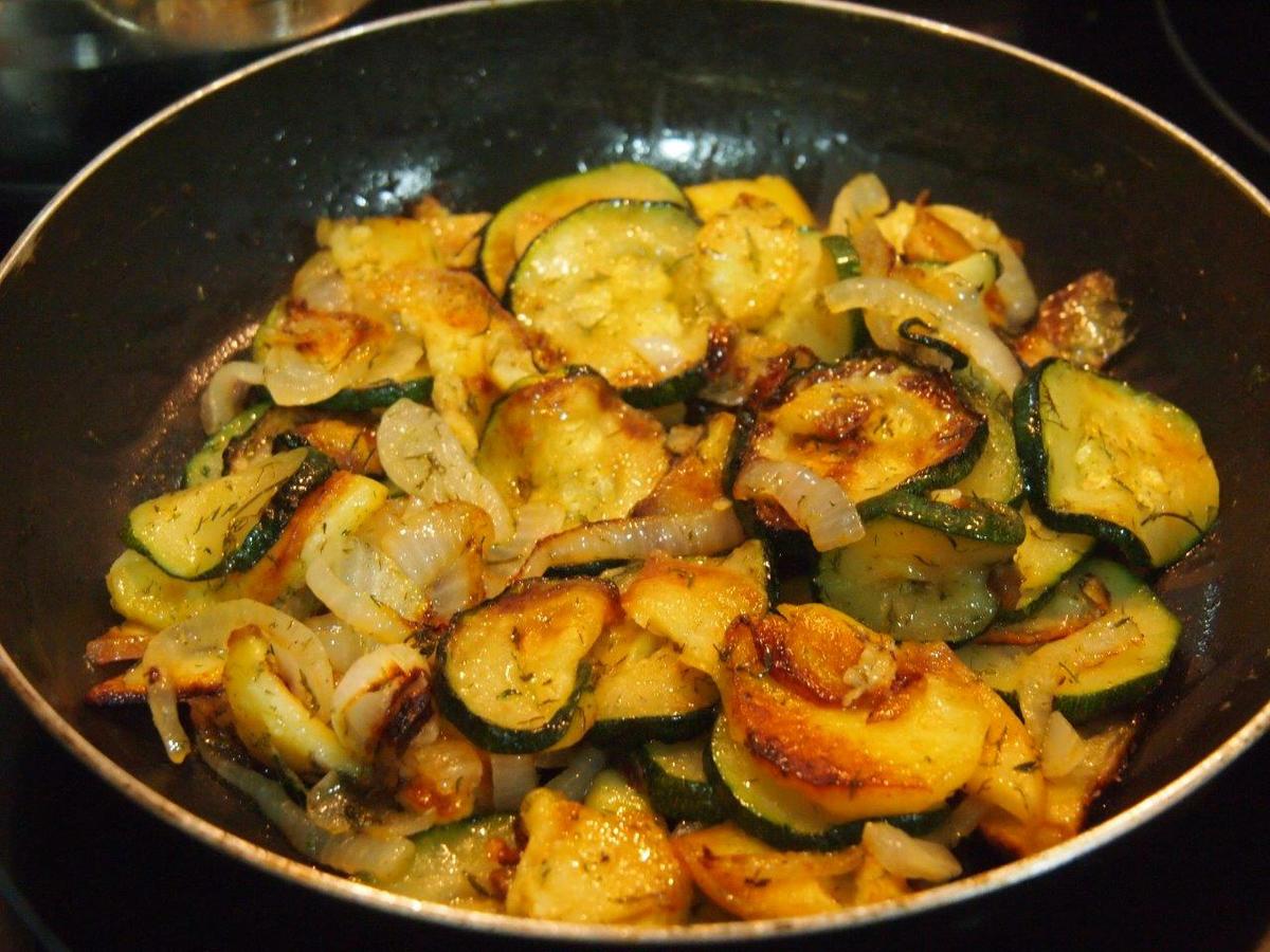 Verduras con huevos y tacos de sobrasada