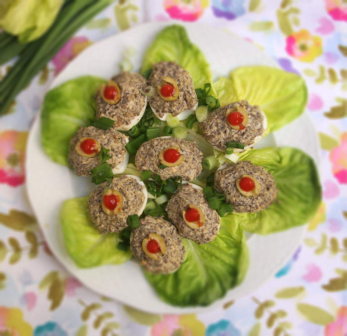 Huevos rellenos con champiñones