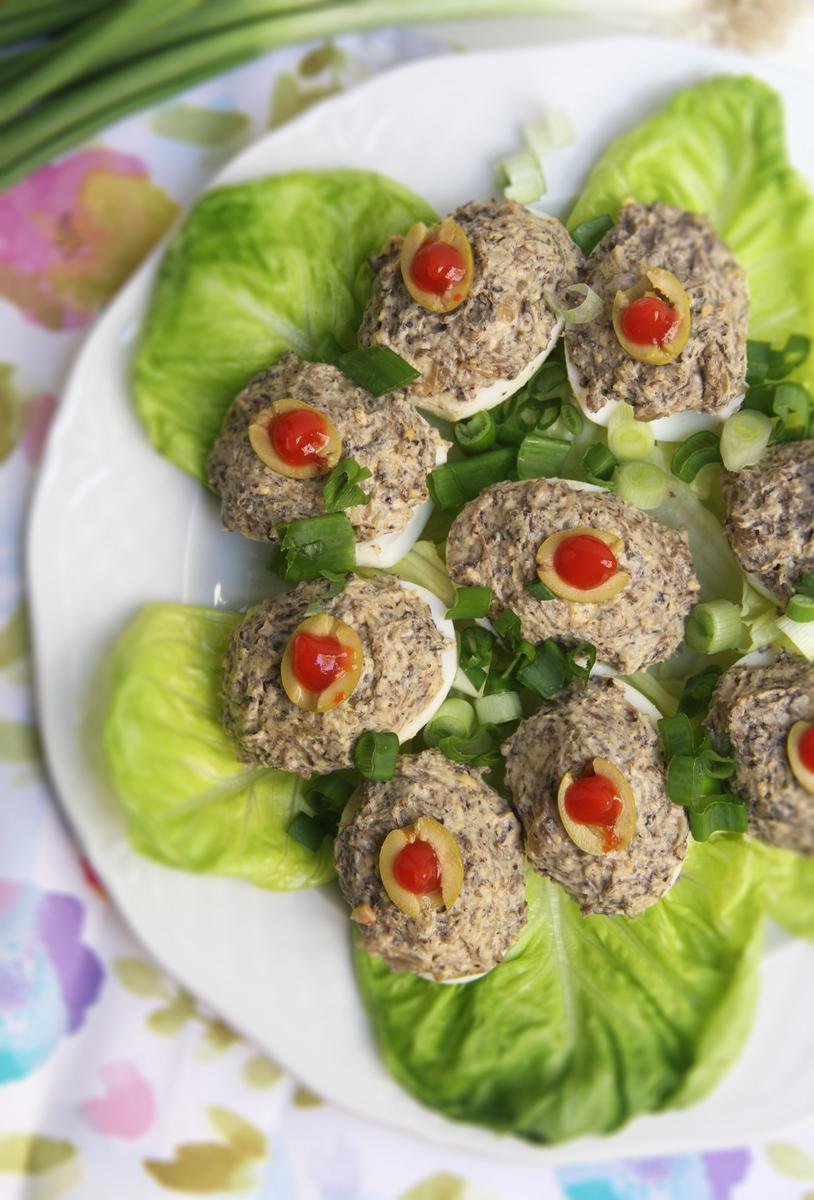 Huevos rellenos con champiñones