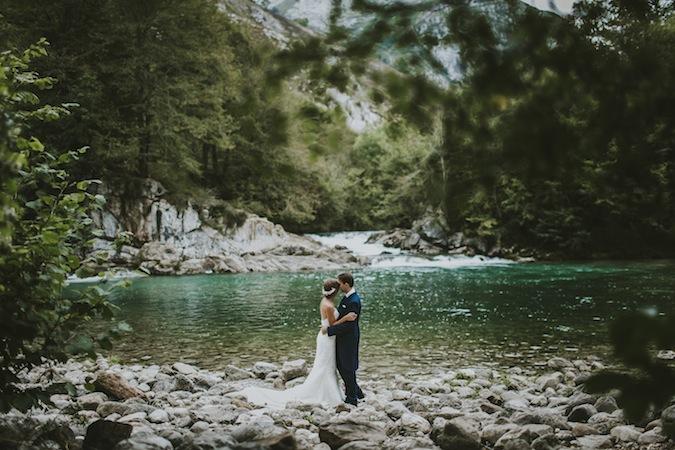 Una postboda en el rio