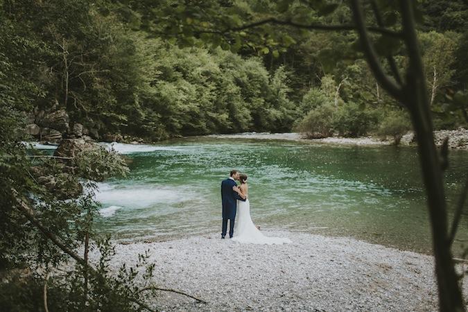 Una postboda en el rio