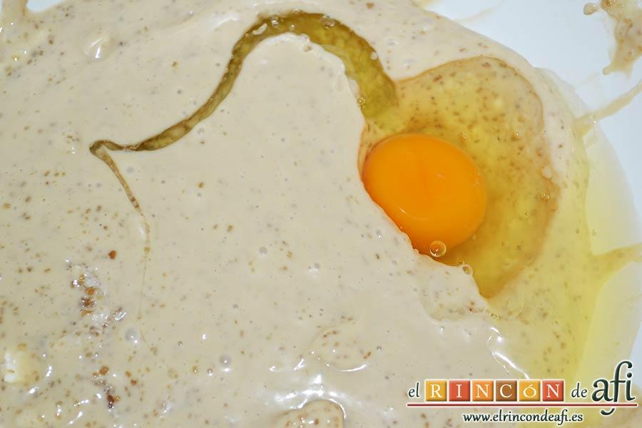 Pastel de chocolate y queso crema, añadirlos uno a uno sin dejar de batir