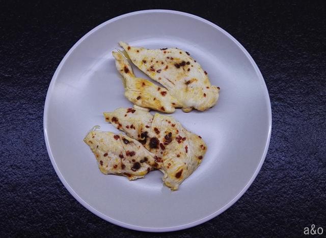 Cocinamos los filetes de pollo con pimentón de la Vera agridulce.