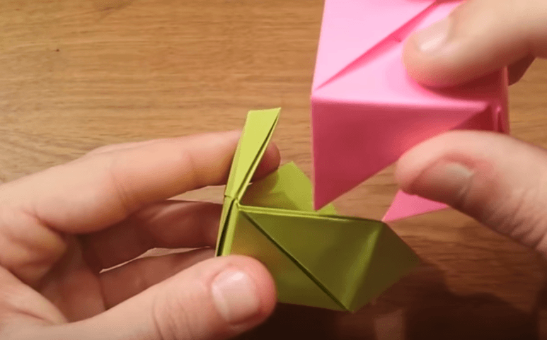Aprende a hacer un cubo rosa origami