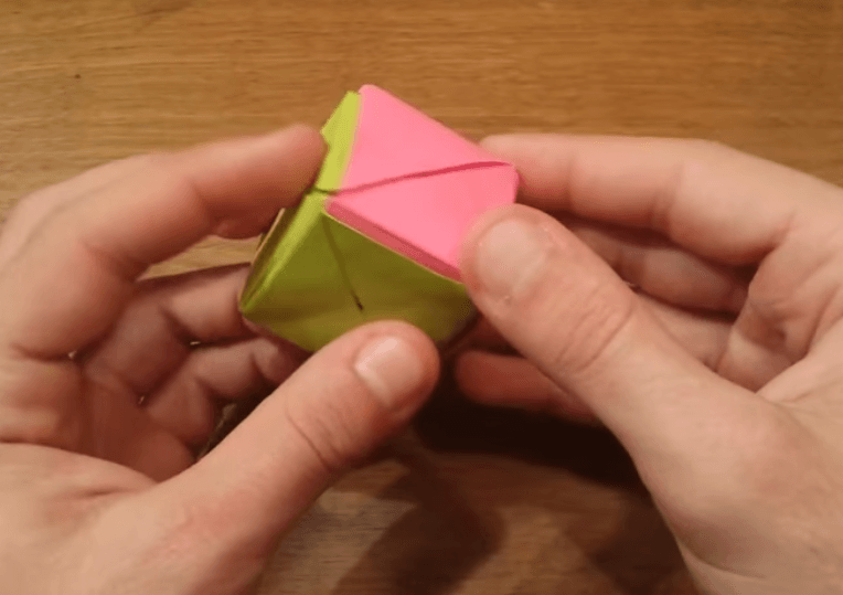 Cubo rosa Origami