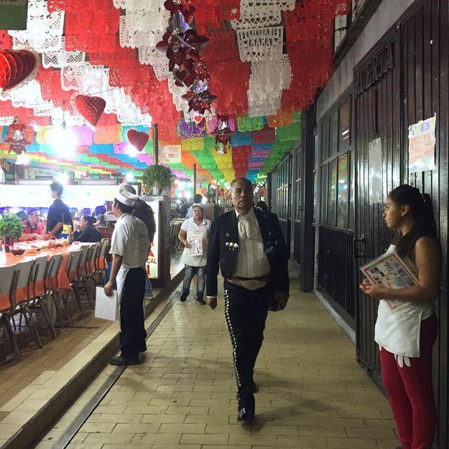 Mariachi en la plaza de San Miguelito