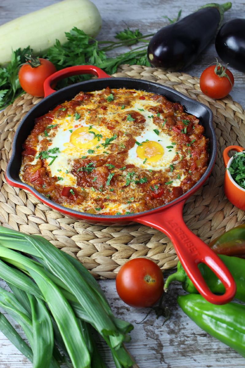 Pisto de verduras con huevo