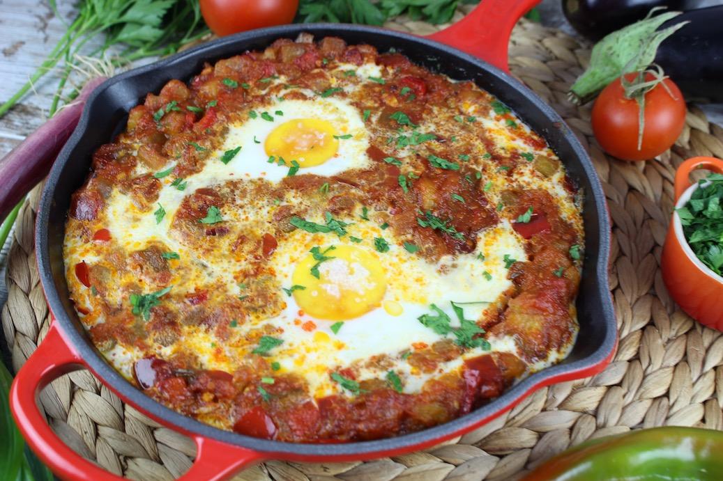 Pisto de verduras con huevo