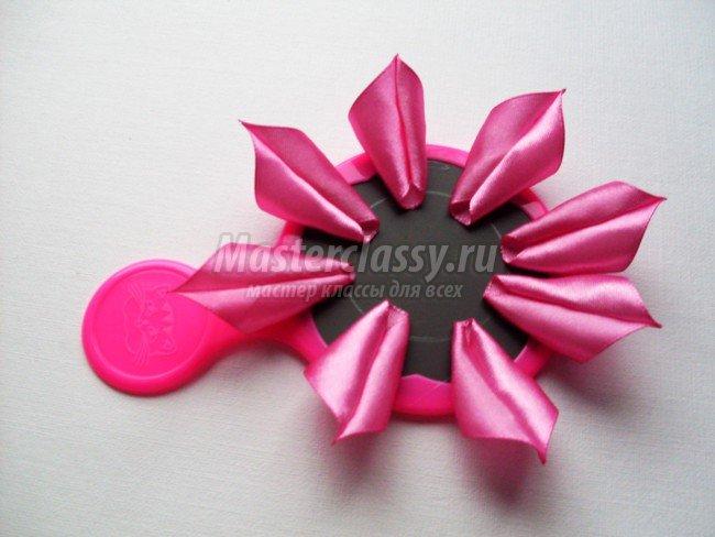 espejito con pétalos kanzashi