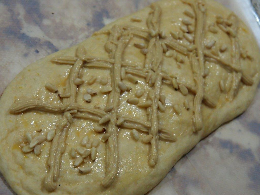 Coca de San Juan decorada