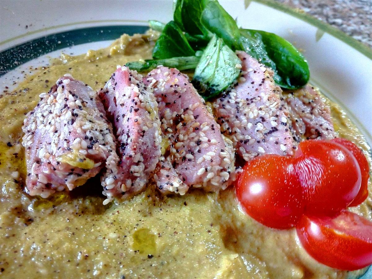 Atún rojo en salsa de espárragos - Tonno in crosta di sesamo su crema di asparagi - Tuna with asparagus cream sauce