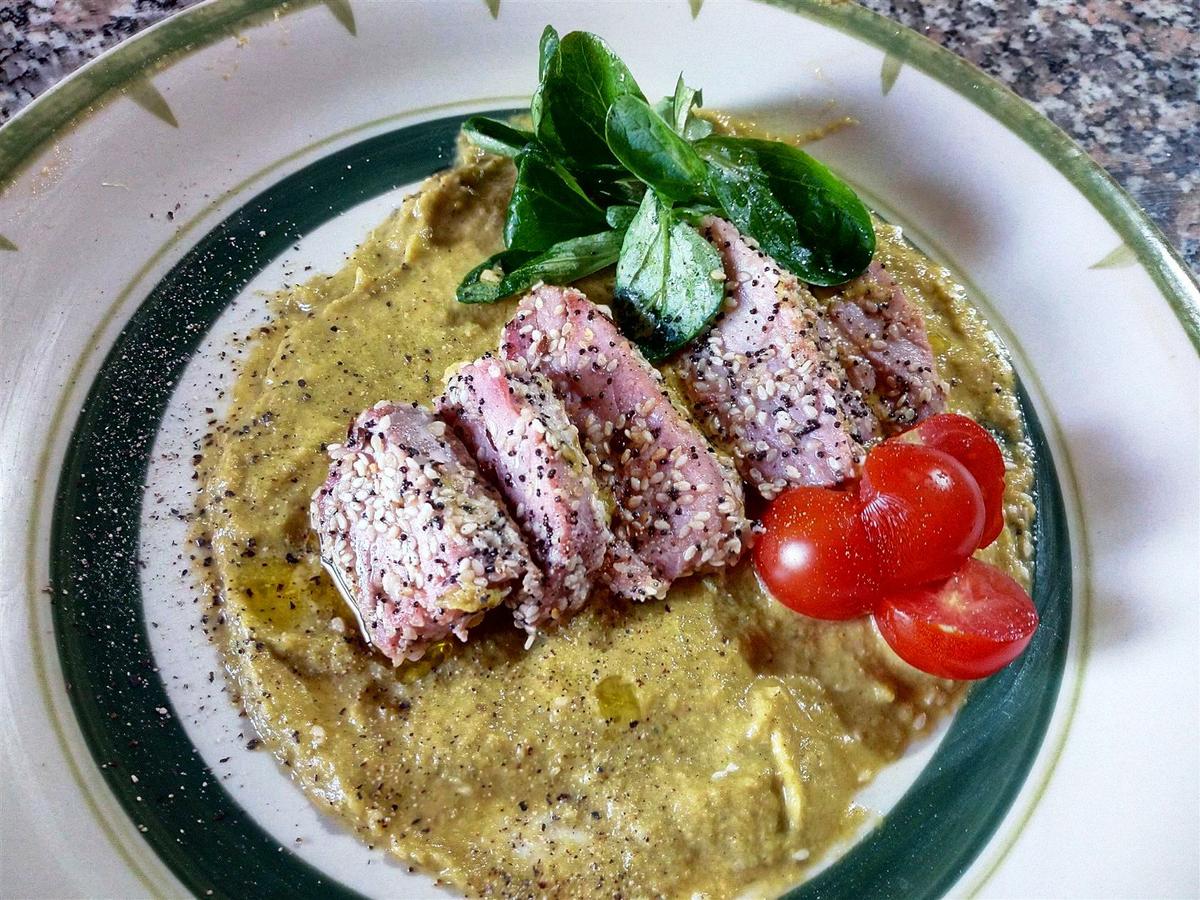 Atún rojo en salsa de espárragos - Tonno in crosta di sesamo su crema di asparagi - Tuna with asparagus cream sauce