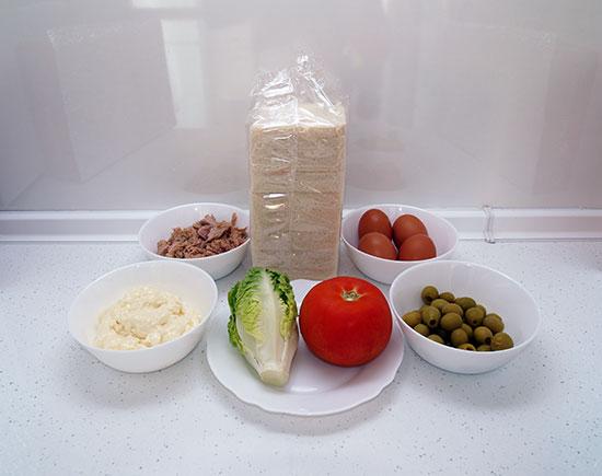 Pastel frío de atún con pan de molde